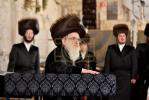 כ"ק אדמו"ר מויזניץ שליט"א ביים כותל המערבי לרגל שמחת החתונה לנכדו החתן