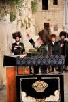 כ"ק אדמו"ר מויזניץ שליט"א ביים כותל המערבי לרגל שמחת החתונה לנכדו החתן