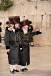כ"ק אדמו"ר מויזניץ שליט"א ביים כותל המערבי לרגל שמחת החתונה לנכדו החתן