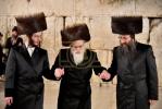 כ"ק אדמו"ר מויזניץ שליט"א ביים כותל המערבי לרגל שמחת החתונה לנכדו החתן