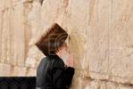 כ"ק אדמו"ר מויזניץ שליט"א ביים כותל המערבי לרגל שמחת החתונה לנכדו החתן