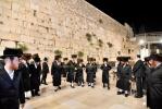 כ"ק אדמו"ר מויזניץ שליט"א ביים כותל המערבי לרגל שמחת החתונה לנכדו החתן