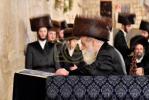 כ"ק אדמו"ר מויזניץ שליט"א ביים כותל המערבי לרגל שמחת החתונה לנכדו החתן
