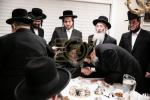 כ"ק אדמו"ר מסאטמאר שליט"א בסיום כתיבת ספר תורה פון משפחת גאנץ 