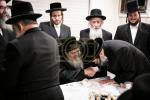 כ"ק אדמו"ר מסאטמאר שליט"א בסיום כתיבת ספר תורה פון משפחת גאנץ 