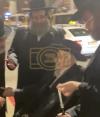 Main image for כ"ק גאב"ד סאטמאר ב"פ שליט"א ביים אנקומען קיין ארץ ישראל לרגל די חתונה פון נכדו 