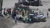 לעצטערע ווידעא צייגט ווי מען שלעפט ארויס טויטע חאמאס פירער פון די טונעלן וואס מדינת ישראל האט באמבאדירט 