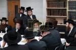 כ"ק אדמו"ר מסאטמאר שליט"א באזוכט אין בית המדרש החדש יטב לב דסאטמאר אין מאנסי  