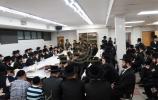 כ"ק אדמו"ר מסאטמאר שליט"א באזוכט אין בית המדרש החדש יטב לב דסאטמאר אין מאנסי  