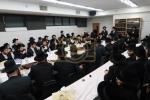 כ"ק אדמו"ר מסאטמאר שליט"א באזוכט אין בית המדרש החדש יטב לב דסאטמאר אין מאנסי  