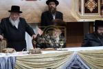 סעודת עניים לרגל די שמחת החתונה פון נכדת כ"ק אדמו"ר מסעריט וויזניץ בחצר הקודש סעריט וויזניץ 