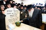 פולע גאלערי: יארצייט פון הרה"ק מצאנז  זצ"ל ביי בנו מ"מ כ"ק אדמו"ר מצאנז שליט"א 