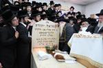 פולע גאלערי: יארצייט פון הרה"ק מצאנז  זצ"ל ביי בנו מ"מ כ"ק אדמו"ר מצאנז שליט"א 