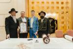 מעמד סיום כתיבת ספר תורה אין מאסקאווא וואס איז אריינגעגעבן געווארן צו די קהילה אין שטאט  נובוקוזנצק אין סיביר