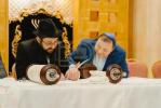 מעמד סיום כתיבת ספר תורה אין מאסקאווא וואס איז אריינגעגעבן געווארן צו די קהילה אין שטאט  נובוקוזנצק אין סיביר