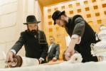 מעמד סיום כתיבת ספר תורה אין מאסקאווא וואס איז אריינגעגעבן געווארן צו די קהילה אין שטאט  נובוקוזנצק אין סיביר