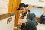מעמד סיום כתיבת ספר תורה אין מאסקאווא וואס איז אריינגעגעבן געווארן צו די קהילה אין שטאט  נובוקוזנצק אין סיביר