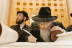 מעמד סיום כתיבת ספר תורה אין מאסקאווא וואס איז אריינגעגעבן געווארן צו די קהילה אין שטאט  נובוקוזנצק אין סיביר