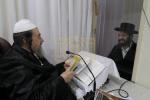 קענטיגע הנאה פון פאר הדור כ"ק הגה"צ רבי יעקב מאיר שעכטער שליט"א ביים אויפנעמען די  עסקנים פון מפעל מאה ברכות