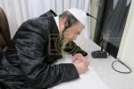 מעמד התחלת כתיבת ספר תורה בבית כ"ק הגה"צ רבי יעקב מאיר שעכטער שליט"א 