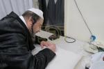 מעמד התחלת כתיבת ספר תורה בבית כ"ק הגה"צ רבי יעקב מאיר שעכטער שליט"א 