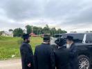  כ"ק אדמו"ר מסאטמאר שליט"א האט נעכטן אפגעשטאט א באזוך אין שטאט זיך אומצוקוקן אויף די אנגייענדע קאנסטראקציע ביי די "ווינטערטאון קאנדאמינימום" דעוועלאפמענט אויף די ווינטערטאון גאס אין קרית יטב לב.