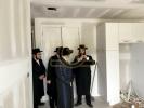  כ"ק אדמו"ר מסאטמאר שליט"א האט נעכטן אפגעשטאט א באזוך אין שטאט זיך אומצוקוקן אויף די אנגייענדע קאנסטראקציע ביי די "ווינטערטאון קאנדאמינימום" דעוועלאפמענט אויף די ווינטערטאון גאס אין קרית יטב לב.