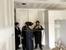  כ"ק אדמו"ר מסאטמאר שליט"א האט נעכטן אפגעשטאט א באזוך אין שטאט זיך אומצוקוקן אויף די אנגייענדע קאנסטראקציע ביי די "ווינטערטאון קאנדאמינימום" דעוועלאפמענט אויף די ווינטערטאון גאס אין קרית יטב לב.