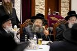 כ"ק אדמו"ר מבאבוב-45 שליט"א ביים סעודת הילולא פון זקינו  הרה"ק בעל הקדושת ציון מבאבוב  הי"ד זי"ע