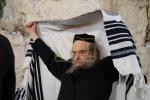 כ"ק אדמו"ר מקאסוב שליט"א ביים כותל המערבי 