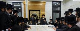 כ"ק מסאטמאר שליט"א האט נעכטן אויפדערנאכט אפגעשטאט א באזוך אין די נארוואס פארענדיגטע חדרי התפלה אין ביהמ"ד אור החיים דקהל יטב לב אין "קרית יטב לב" וואו עס איז פארגעקומען א מסיבת חנוכת הבית פאר די נייע פראכטפולע חדרי תפלה