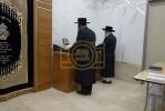 Main image for כ"ק מסאטמאר שליט"א האט נעכטן אויפדערנאכט אפגעשטאט א באזוך אין די נארוואס פארענדיגטע חדרי התפלה אין ביהמ"ד אור החיים דקהל יטב לב אין "קרית יטב לב" וואו עס איז פארגעקומען א מסיבת חנוכת הבית פאר די נייע פראכטפולע חדרי תפלה