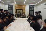 כ"ק מסאטמאר שליט"א האט נעכטן אויפדערנאכט אפגעשטאט א באזוך אין די נארוואס פארענדיגטע חדרי התפלה אין ביהמ"ד אור החיים דקהל יטב לב אין "קרית יטב לב" וואו עס איז פארגעקומען א מסיבת חנוכת הבית פאר די נייע פראכטפולע חדרי תפלה