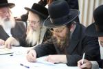 מעמד חלוקת שקל הטהור אין ארץ ישראל בראשית הרה"ג רבי יואל טייטעלבוים שליט"א בן כ"ק אדמו"ר מסאטמאר שליט"א 