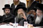 כ"ק אדמו"ר מבאבוב-45 שליט"א ביי תפילת שחרית און ביים עריכת השלחן ר"ח אלול אין מחנה מתיבתא דבאבוב-45