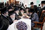 Main image for כ"ק אדמו"ר מבאבוב-45 שליט"א ביי תפילת שחרית און ביים עריכת השלחן ר"ח אלול אין מחנה מתיבתא דבאבוב-45