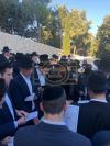 מעמד הקמת מצבה על קברו פון  הבחור החשוב דובי שטיינמץ ז"ל  מהרוגי מירון 