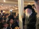 כ"ק אדמו"ר מגור שליט"א ביי א חתונה פון אחד מחסידיו 