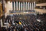 מוצאי ראש השנה ביי כ"ק אדמו"ר מבאבוב שליט"א 
