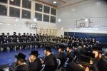 כ"ק אדמו"ר מוויזניץ שליט"א ביים איבערגעבן א שמועס פאר אלע וויזניצער מכנחים אין אין ערד