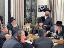 כ"ק אדמו"ר מגור שליט"א איז זיך משתתף ביי א שבע ברכות לבן אחד מחסידיו 