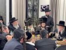 כ"ק אדמו"ר מגור שליט"א איז זיך משתתף ביי א שבע ברכות לבן אחד מחסידיו 