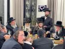 כ"ק אדמו"ר מגור שליט"א איז זיך משתתף ביי א שבע ברכות לבן אחד מחסידיו 