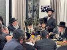 כ"ק אדמו"ר מגור שליט"א איז זיך משתתף ביי א שבע ברכות לבן אחד מחסידיו 