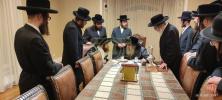 Main image for כ"ק אדמו"ר מיאמלען שליט"א באזוכט ביי כ"ק אדמו"ר מסאטמאר שליט"א 
