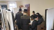 חסידי סאטמאר אין קערעסטיר נאכ'ן געהויבענע שבת אין שטאט סיגוט