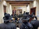 חסידי סאטמאר אין קערעסטיר נאכ'ן געהויבענע שבת אין שטאט סיגוט
