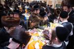 רבבות אלפי ישראל אין שפיץ פון מנהיגי העדה פילן איבער די קאנטינענטל זאלן אין וויליאמסבורג לטובת צדקת צדיקי הדורות ר' מאיר בעל הנס כולל חבת ירושלים וואס איז מפרנס 42.000 נפשות 