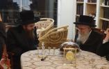 כ"ק אדמו"ר מסאדיגורא לאנדאן שליט"א באזוכט ביי אדמורים ורבנים שליט"א אין לאנדאן 