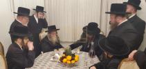 כ"ק אדמו"ר מסאדיגורא לאנדאן שליט"א באזוכט ביי אדמורים ורבנים שליט"א אין לאנדאן 